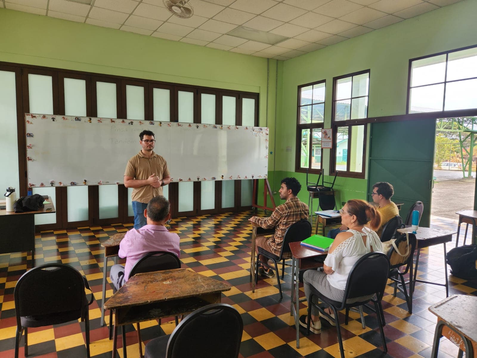 Acompañamiento del profesor en clase